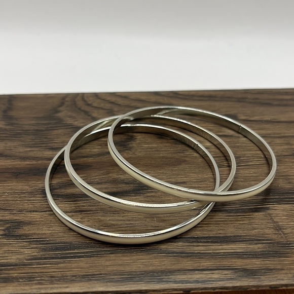 White and Silver Tone Bracelet 3 stackable. Silvertone and white Enamel Bangles - Picture 3 of 6